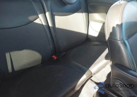 2017 Fiat 500E Battery Electric z USA, uszkodzony, nr VIN 3C3CFFGE8HT575773